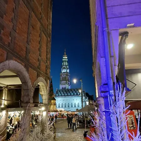 Entre Les Places, Spacieux, Calme, Idealement Situe Parking Gratuit