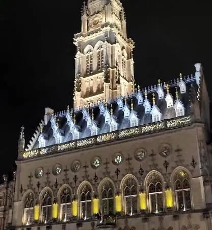 Entre Les Places, Spacieux, Calme, Idealement Situe Parking Gratuit Appartement *