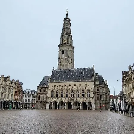 Apartament Entre Les Places, Spacieux, Calme, Idealement Situe Parking Gratuit Arras