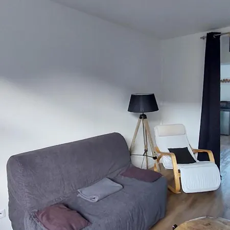 Entre Les Places, Spacieux, Calme, Idealement Situe Parking Gratuit Apartament *