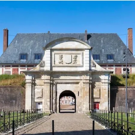 Entre Les Places, Spacieux, Calme, Idealement Situe Parking Gratuit Arras