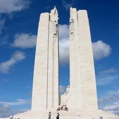 Entre Les Places, Spacieux, Calme, Idealement Situe Parking Gratuit