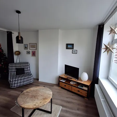 Apartament Entre Les Places, Spacieux, Calme, Idealement Situe Parking Gratuit *
