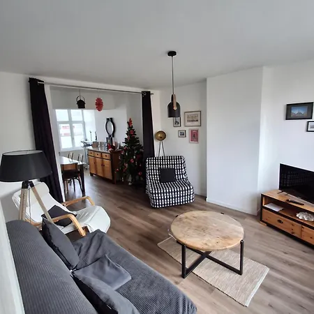 Entre Les Places, Spacieux, Calme, Idealement Situe Parking Gratuit Apartament *